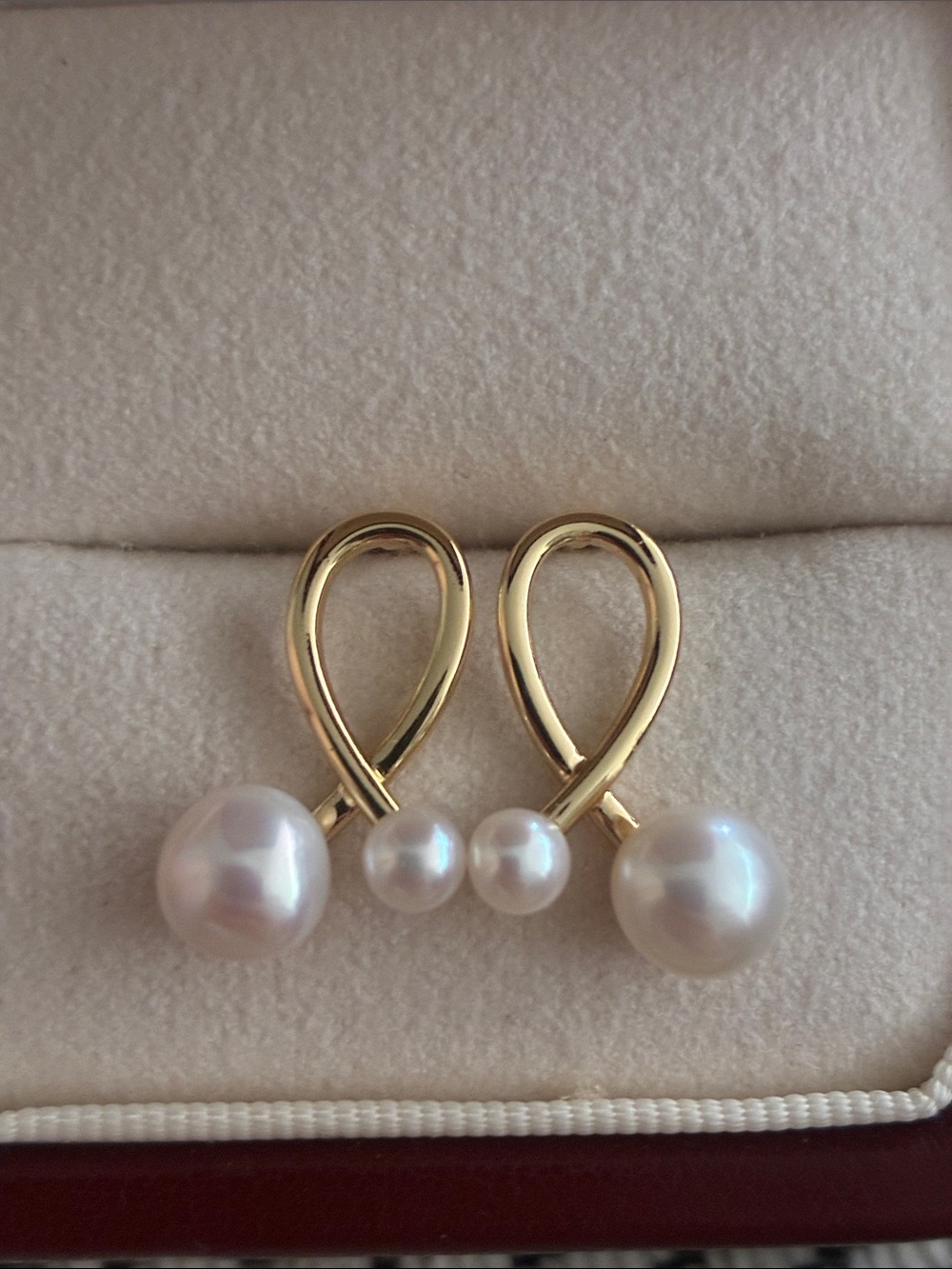 Elegant Gold and Pearl Earrings